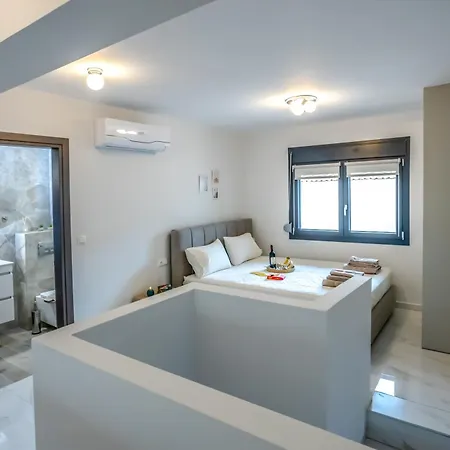 Maria's Deluxe Apartment