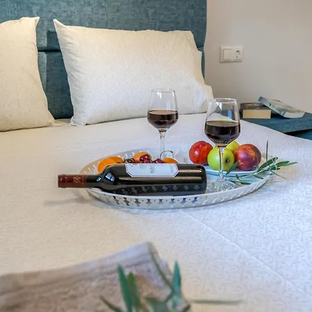 Maria's Deluxe Apartment